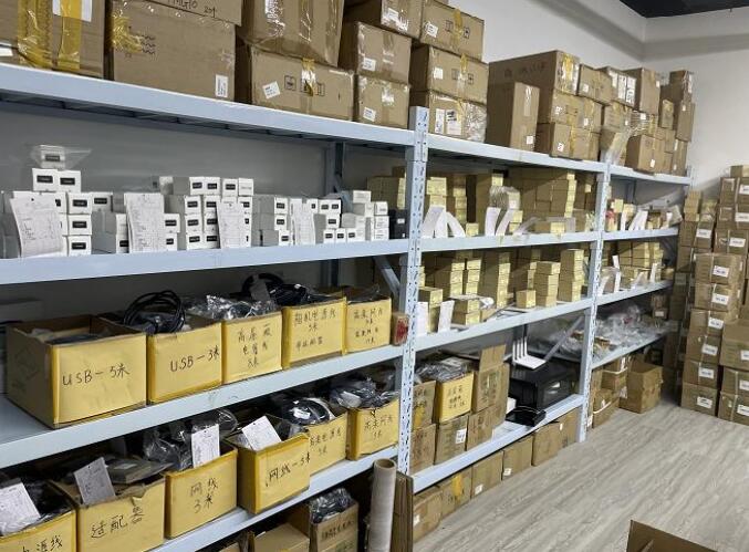 相机镜头（含各种配套线材）备品库